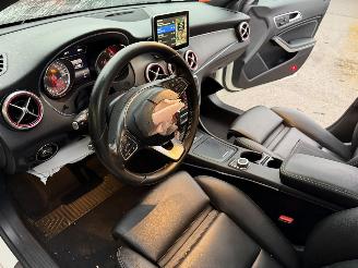 Mercedes Cla-klasse 200 115KW Autom. Pano Clima Navi Leer Shooting Brake picture 9