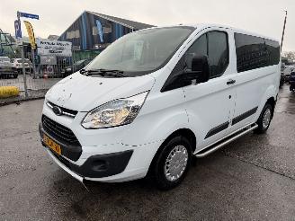 damaged passenger cars Ford Transit 2.2 TDCI 74KW 9-Pers Airco Navi L1H1 2014/7