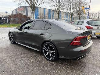 Vaurioauto  passenger cars Volvo S-60 2.0 T6 Recharge 253PK Autom. Pano Clima Navi AWD R-Design NAP 2020/11