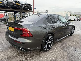 damaged passenger cars Volvo S-60 2.0 T6 Recharge 253PK Autom. Pano Clima Navi AWD R-Design NAP 2020/11