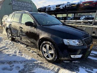 Auto incidentate Skoda Octavia 1.6 TDI 81KW Clima Navi Keyless Greenline Business NAP 2014/4