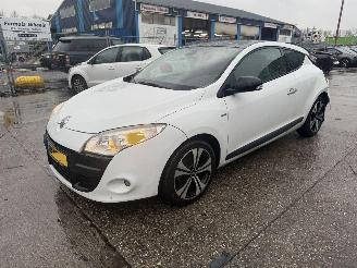 Voiture accidenté Renault Mégane Coupe 1.4 TCE 96KW Bose Pano Clima Navi NAP 2011/4