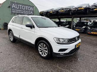 krockskadad bil auto Volkswagen Tiguan 1.5 TSI 96KW Navi Clima Comfortline Led NAP 2019/7