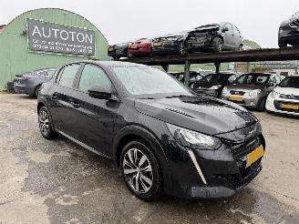 Damaged car Peugeot e-208 50 kWh 100KW Autom. Clima Navi Led Active Pack NAP 2023/9