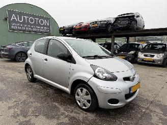 Auto incidentate Toyota Aygo 1.0-12V 50KW 5-Deurs Acces NAP 2010/3