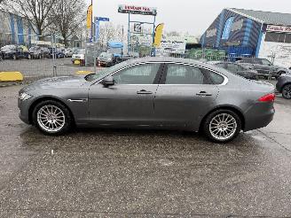 Jaguar XF 2.0D 120KW Autom. Clima Navi Leer Xenon Portfolio NAP picture 17
