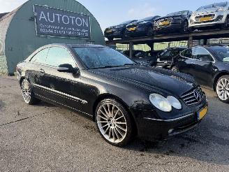 Damaged car Mercedes CLK 320 V6 160KW Automaat Clima Navi Avantgarde 2003/12