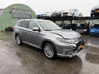 Schadeauto Mitsubishi Outlander 2.4 PHEV 99KW Autom. Clima Navi Led Schuifdak Intense+ NAP 2020/11