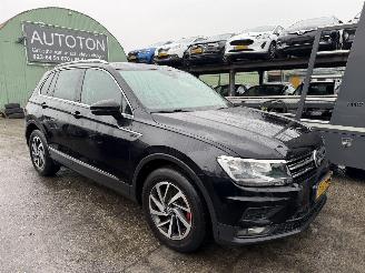 Voiture accidenté Volkswagen Tiguan 1.4 TSI 92KW Clima Navi Camera Vitrual Dash Business R 2017/9