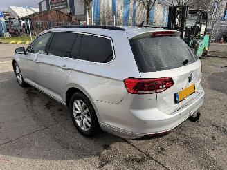 Volkswagen Passat 1.6 TDI 88KW DSG Clima Navi Led Camera Comfort Business picture 3