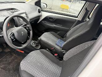 Peugeot 108 1.0 e-VTI 53KW Airco Led 5-Drs Active NAP picture 7