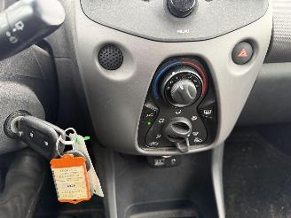 Peugeot 108 1.0 e-VTI 53KW Airco Led 5-Drs Active NAP picture 12