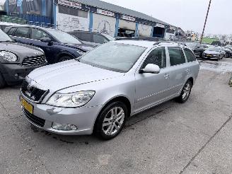 Skoda Octavia 1.6 TDI 77KW Clima Navi Xenon Elegance picture 4