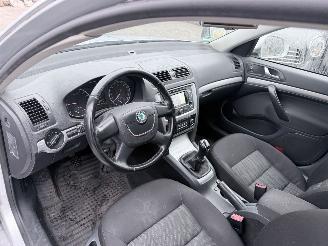 Skoda Octavia 1.6 TDI 77KW Clima Navi Xenon Elegance picture 5
