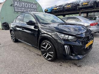 krockskadad bil auto Peugeot e-208 51KW 115KW GT Avantage Clima Navi 360Camera Led Xenon 2025/10