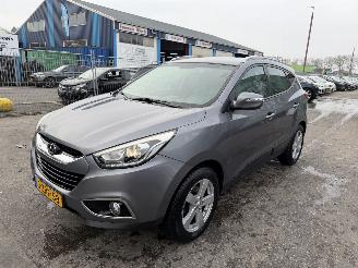 damaged passenger cars Hyundai Ix35 2.0 Autom. 122KW Clima Navi Led Camera Business Edition NAP 2015/3