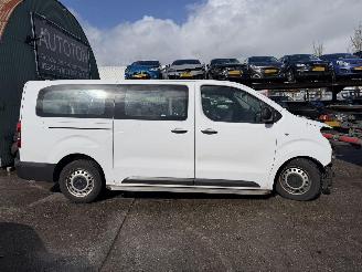 Schadeauto Citroën Jumpy E 75 kWh Automaat 9-Persoons Pano XL 2023/11