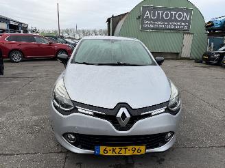 krockskadad bil auto Renault Clio 0.9 TCE 66KW Navi Clima Led Expression 2013/8