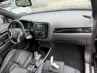 Mitsubishi Outlander 2.4 PHEV 99KW Autom. Clima Navi Schuifdak S-Edition NAP picture 13