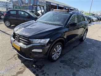 Schadeauto Volkswagen T-Roc 1.0 TSI 85KW Pano Clima Navi Camera Led Sport 2019/3