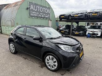 krockskadad bil auto Toyota Aygo 1.0 VVT-I 53KW MT Play Airco 5-Deurs NAP 2022/10