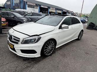 Schadeauto Mercedes A-klasse 180 90KW Prestige Pano Clima Navi Led Xenon AMG-pakket 2014/3