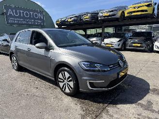 Voiture accidenté Volkswagen e-Golf 36 kWh 100KW Autom. Clima Navi Led NAP 2018/6