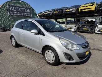 skadebil auto Opel Corsa 1.4-16V 64KW Airco 2011/8