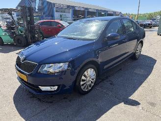 krockskadad bil auto Skoda Octavia 1.4 TSI 103KW Airco Sedan Greentech Ambition NAP 2014/3