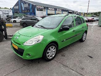 Unfallwagen Renault Clio 1.2-16V 55KW Navi Airco Authentique 2012/4