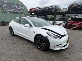 Vaurioauto  passenger cars Tesla Model 3 75 kWh Long Range 258KW AWD Clima Navi Pano NAP 2019/9