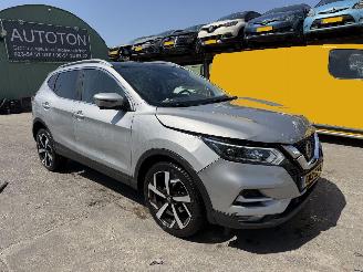 Vaurioauto  passenger cars Nissan Qashqai 1.3 DIG-T Autom. Pano Clima Navi Camera 2021/2