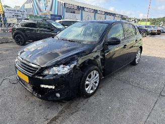 Schadeauto Peugeot 308 1.6 Bluehdi 88KW Pano Clima Navi Executive Bleu Lease 5-Drs NAP 2015/12