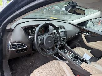 Jaguar F-Pace 2.0D 132KW Autom. AWD Clima Navi Portfolio picture 6