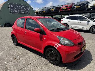 damaged passenger cars Toyota Aygo 1.0-12V 50KW 5-Deurs NAP 2008/5