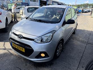 Damaged car Hyundai I-10 1.0i 49KW i-Drive 5-Deurs NAP 2015/5