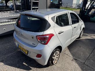 Vaurioauto  passenger cars Hyundai I-10 1.0i 49KW i-Drive 5-Deurs NAP 2015/5