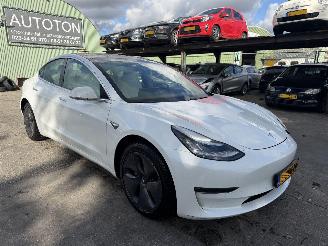 Coche accidentado Tesla Model 3 60 kWh 175KW Standard Plus RWD Clima Navi Camera Led NAP 2019/10