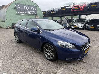 Damaged car Volvo V-40 2.0 D4 140KW Ocean Race Xenon Clima Navi Leer NAP 2015/4