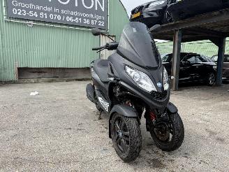 Vaurioauto  motor cycles Piaggio MP3 300 HPE Sport 19kW 2023/2
