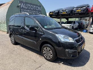 Auto incidentate Peugeot Partner Tepee 1.6 Bleuhdi Active 5-Pers Airco Navi Led 2016/10