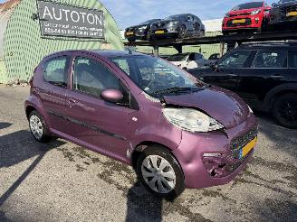 Schadeauto Peugeot 107 1.0 Active Airco Led 5-Deurs NAP 2013/10