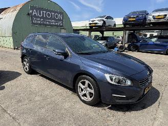Avarii autoturisme Volvo V-60 1.6 D2 Autom. 84KW Clima Navi Leer Led R-Design 2014/10