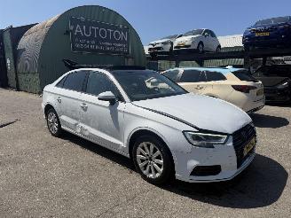 Unfallwagen Audi A3 1.5 TFSI 110KW Pano Navi Clima Led Sedan 2017/10