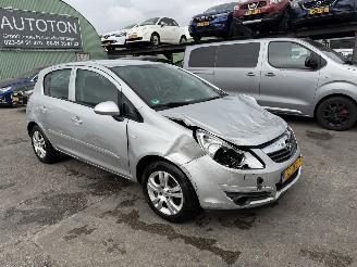 Vaurioauto  passenger cars Opel Corsa 1.4-16V 66KW Automaat Airco Enjoy 5-Drs NAP 2009/9