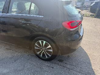 Mercedes A-klasse 180 100KW Autom. Clima Navi Led Camera Business Solution NAP picture 15