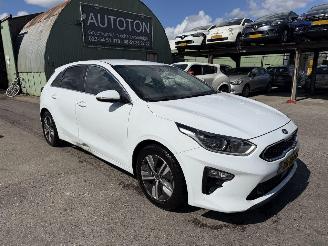 damaged passenger cars Kia Ceed  2019/6