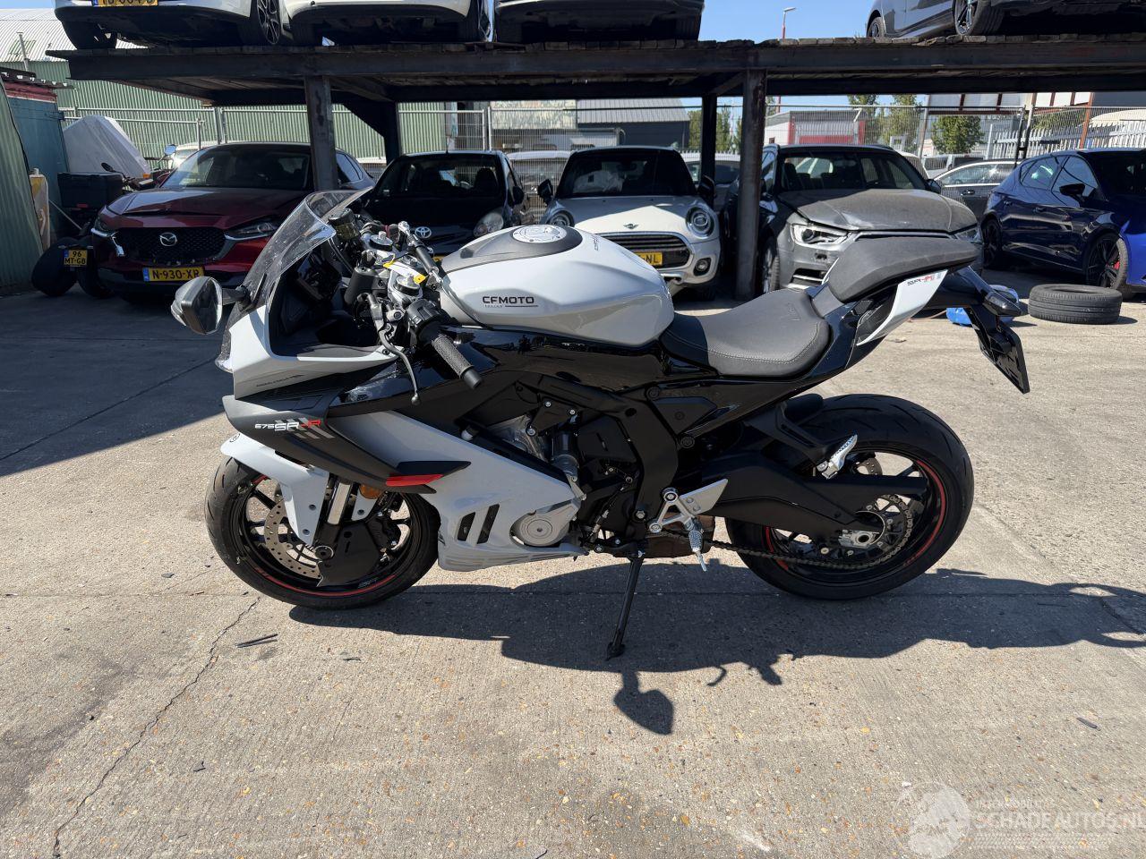 CFMoto  675SR-R 66KW Led Nieuw