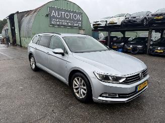 Schadeauto Volkswagen Passat 1.6 TDI 88KW Navi Clima Led Comfortline NAP 2017/1