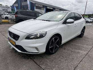 krockskadad bil auto Volvo V-40 1.6 T3 110KW R-Design Pano Clima Navi Xenon NAP 2014/3